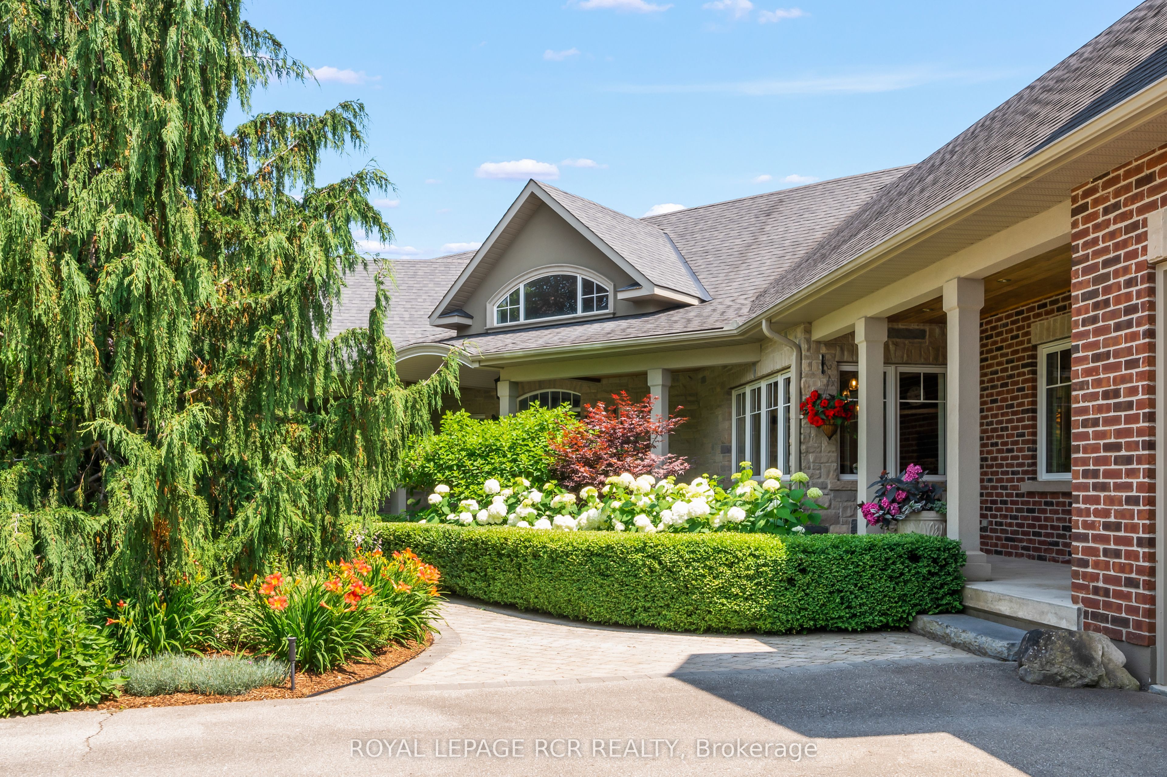 9727 Dundas Street E