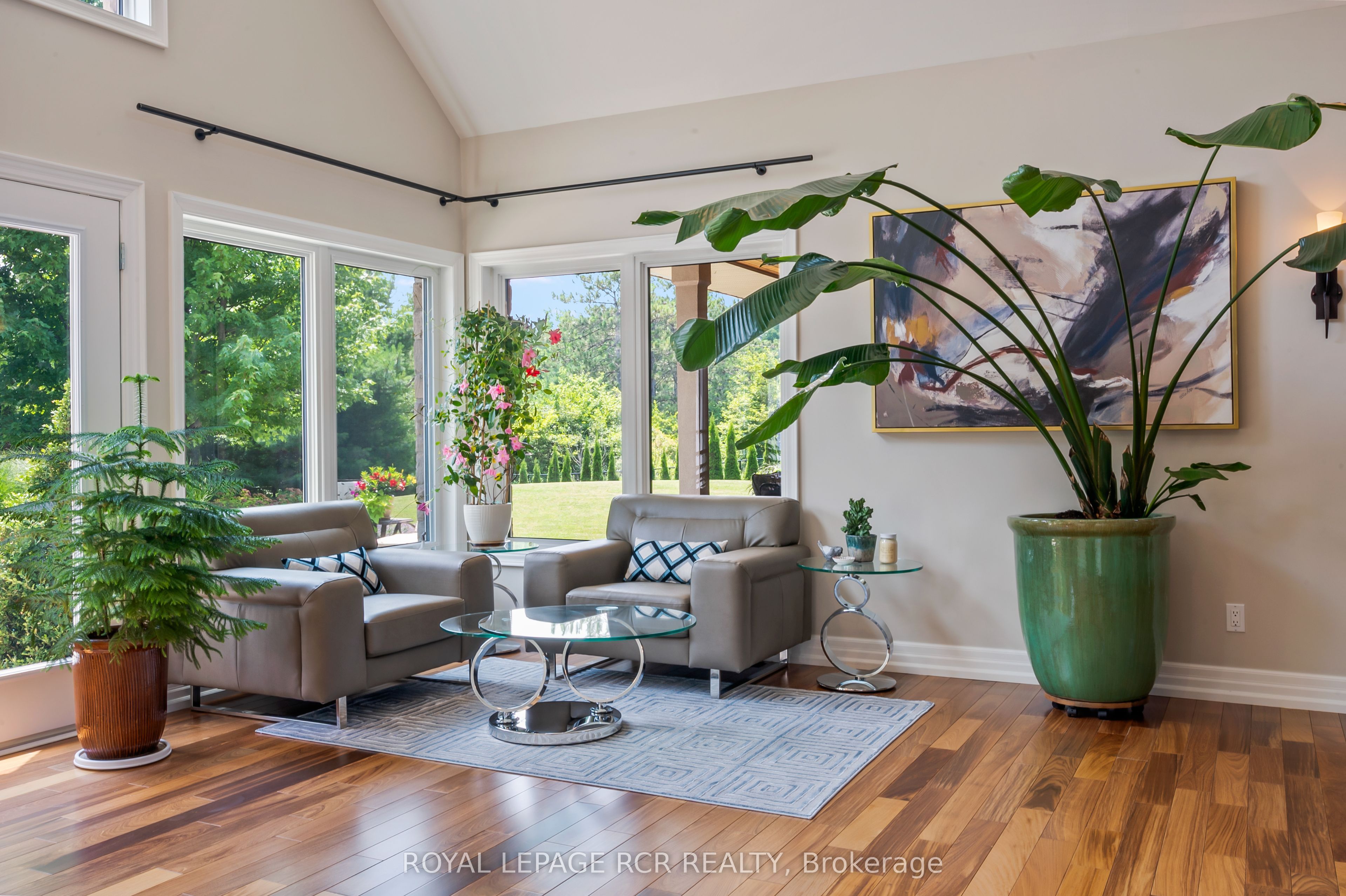 9727 Dundas Street E