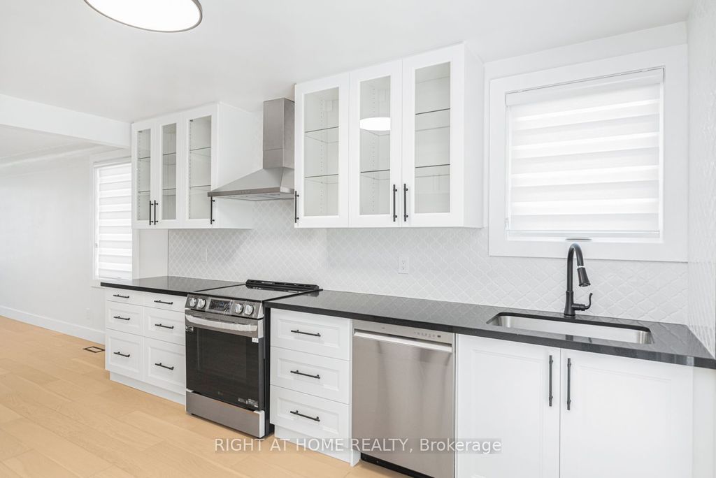 Photo of 10 Norwich Road, Hamilton, ON L8E 1Z6 (MLS # X12444551)