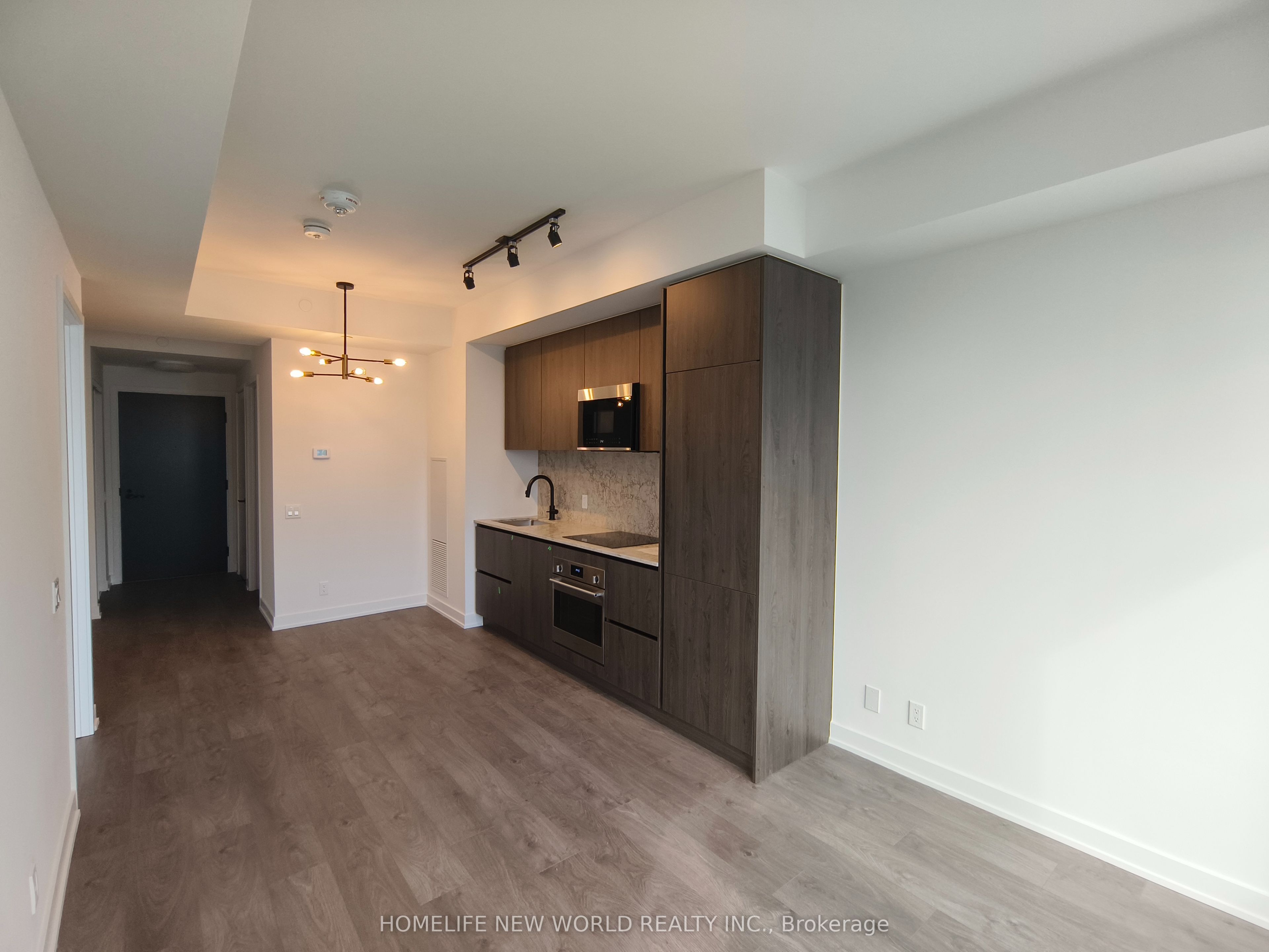 108 Peter Street S 4208