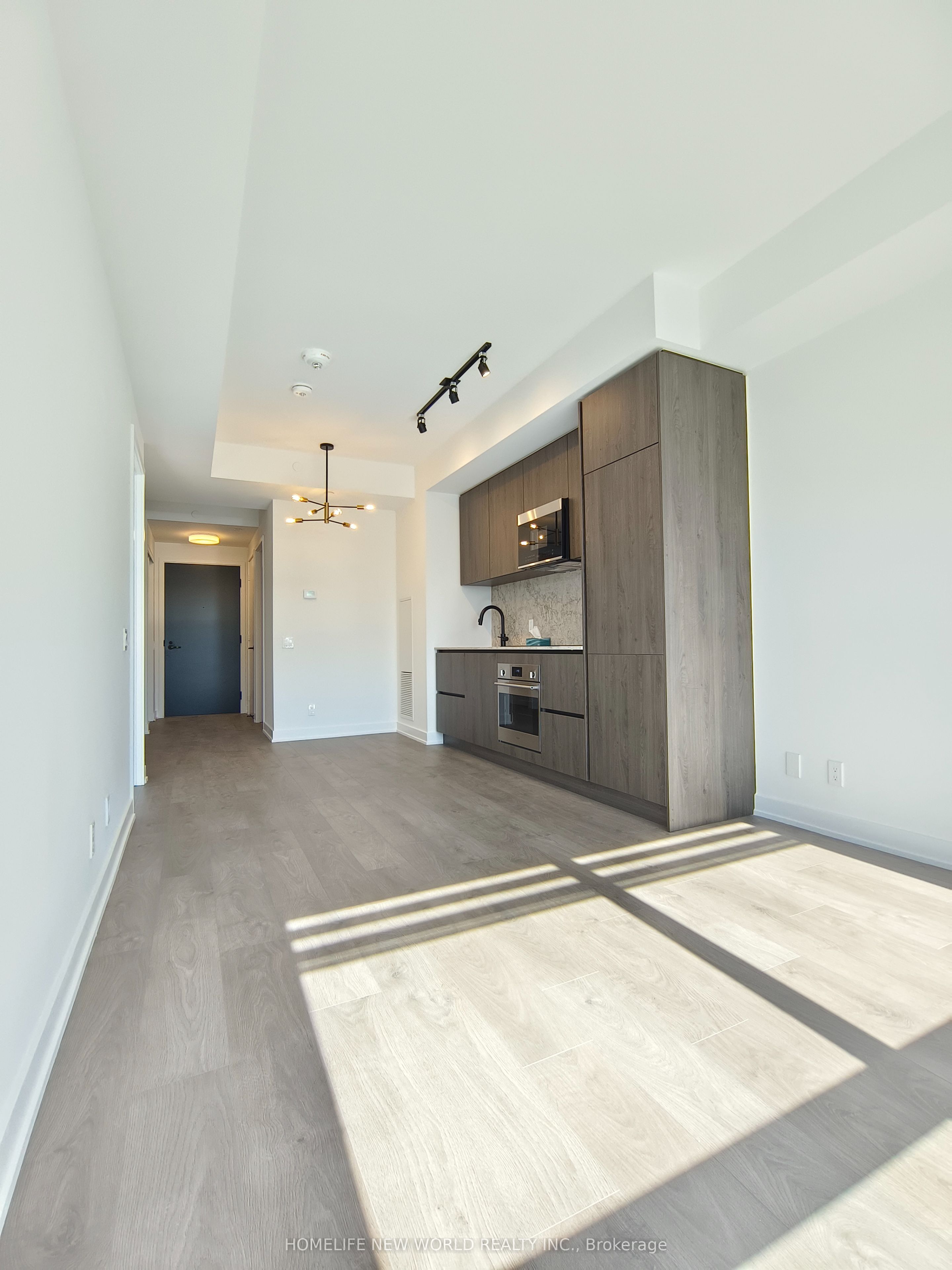 108 Peter Street S 4208
