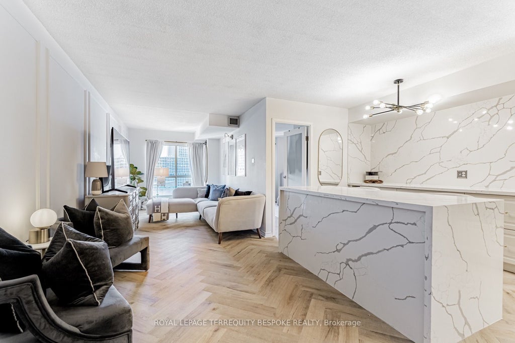 Photo of 25 The Esplanade N/A #1107, Toronto, ON M5E 1W5 (MLS # C13733284)