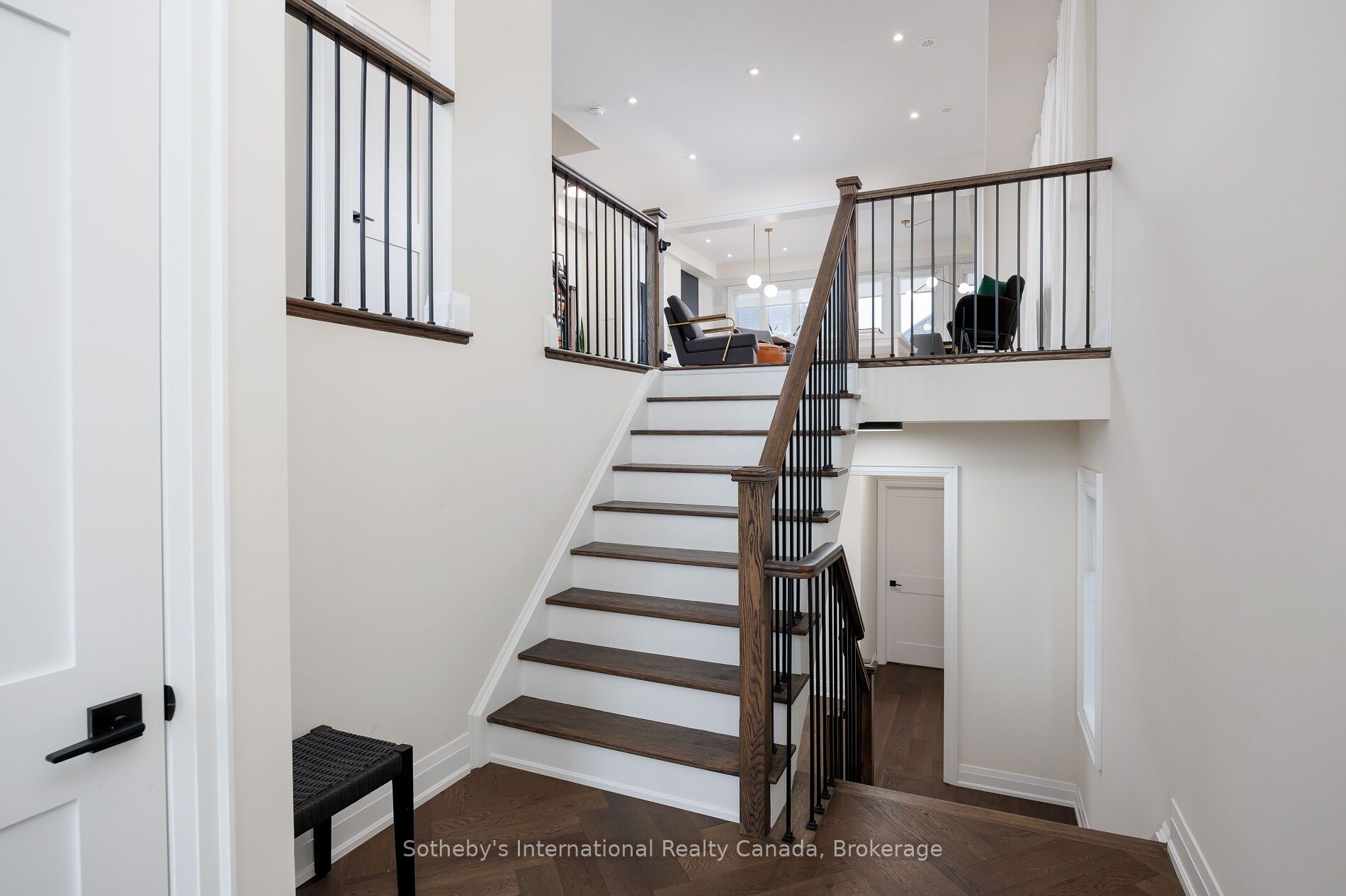 1478 Yellow Rose Circle