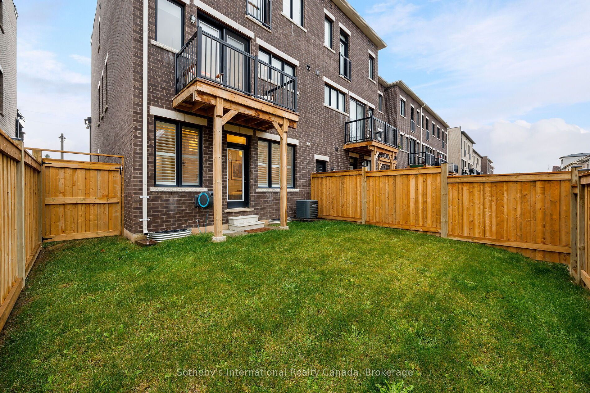 1478 Yellow Rose Circle