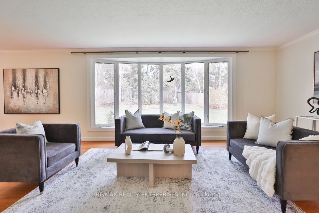 35 Hollyrood Heights Drive