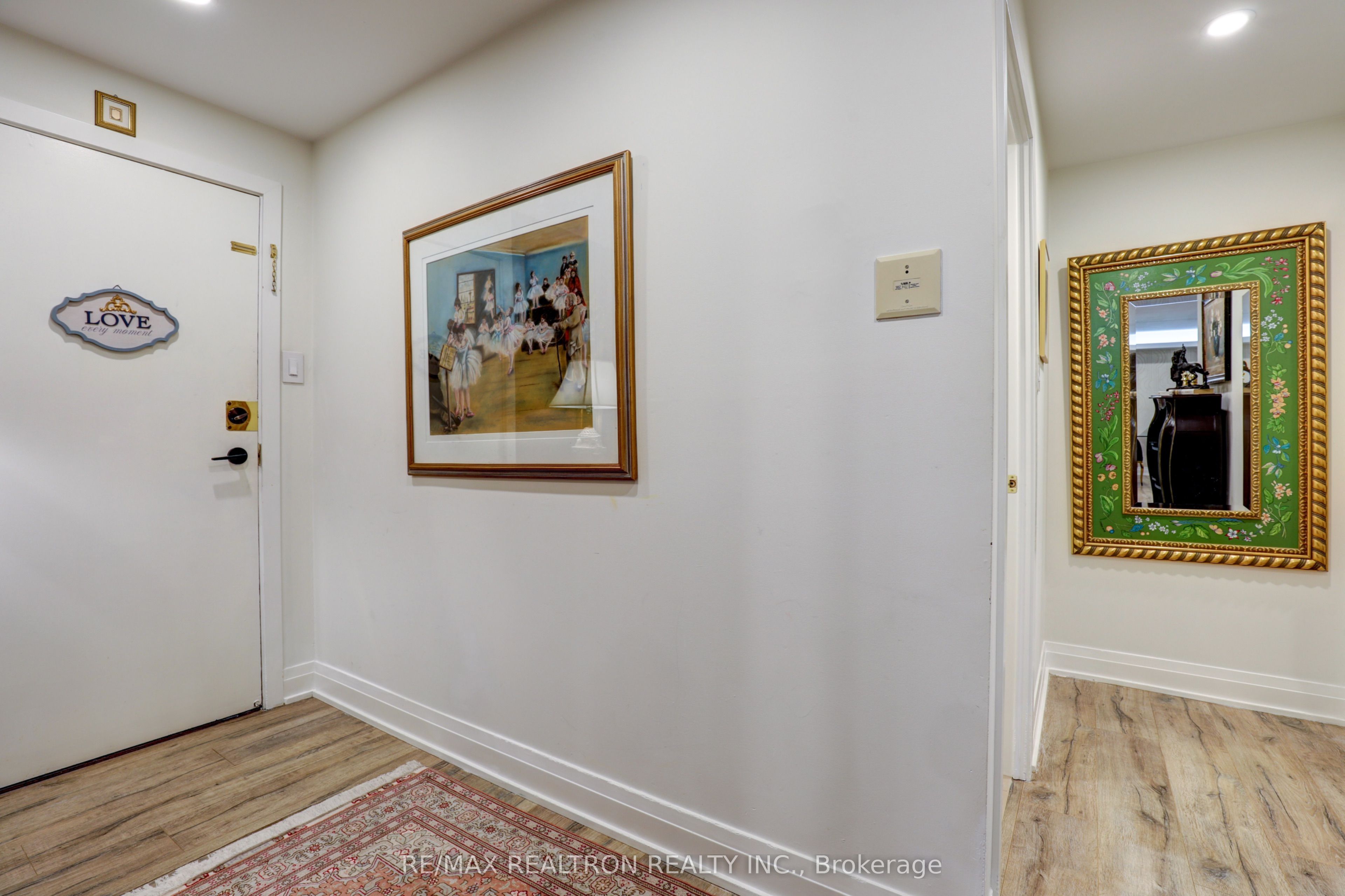 60 Inverlochy Boulevard 709