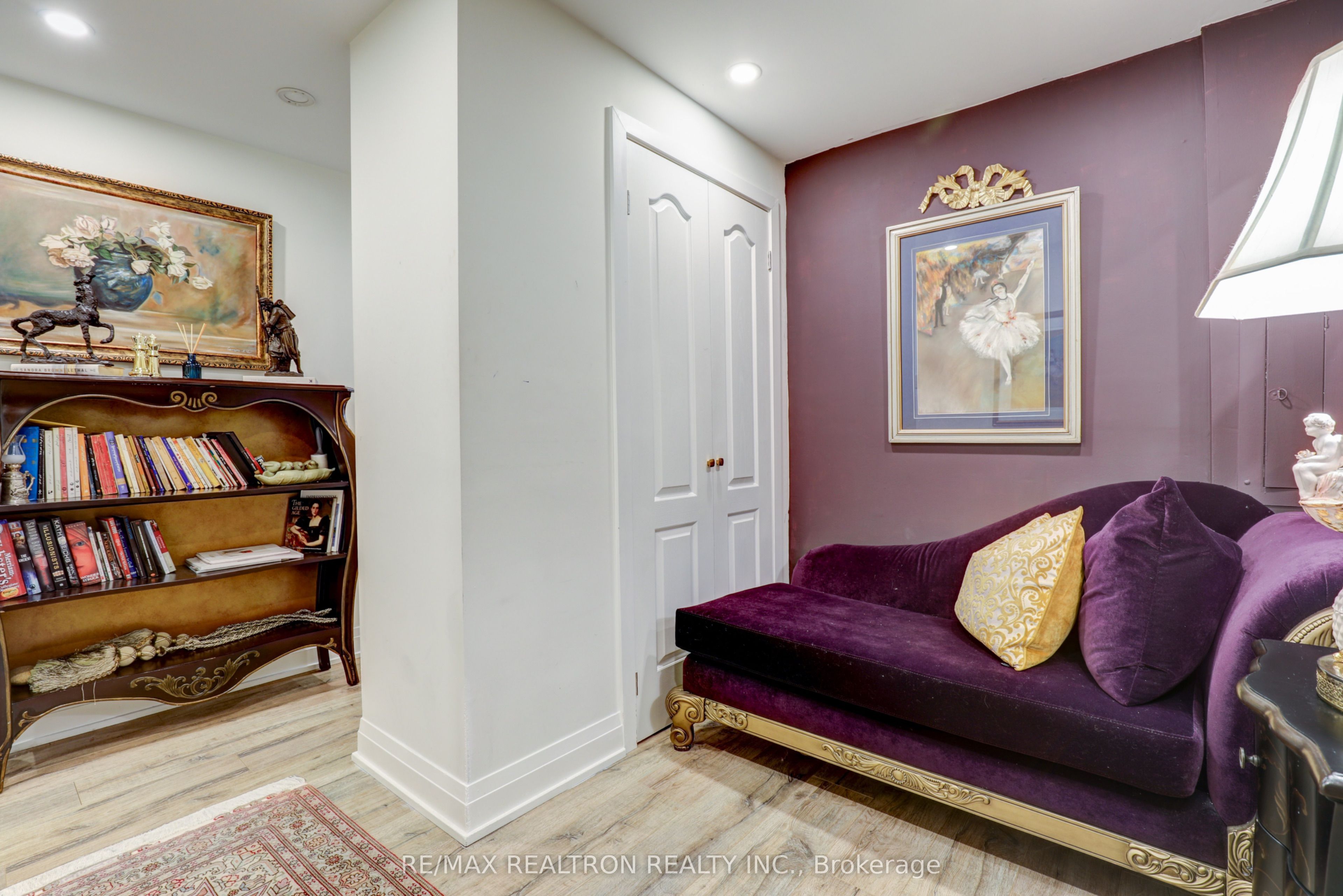 60 Inverlochy Boulevard 709