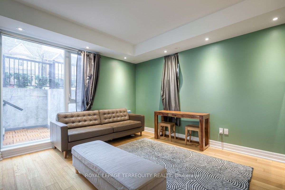 47 Macaulay Avenue 401