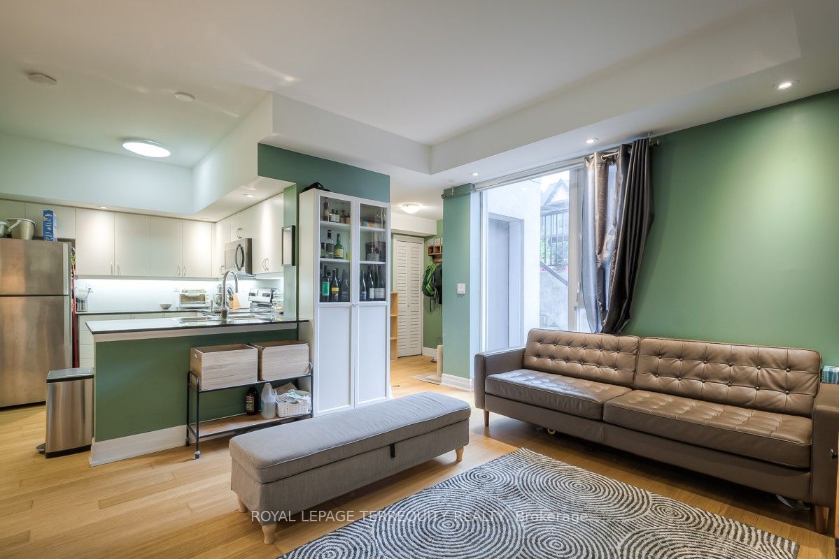 47 Macaulay Avenue 401