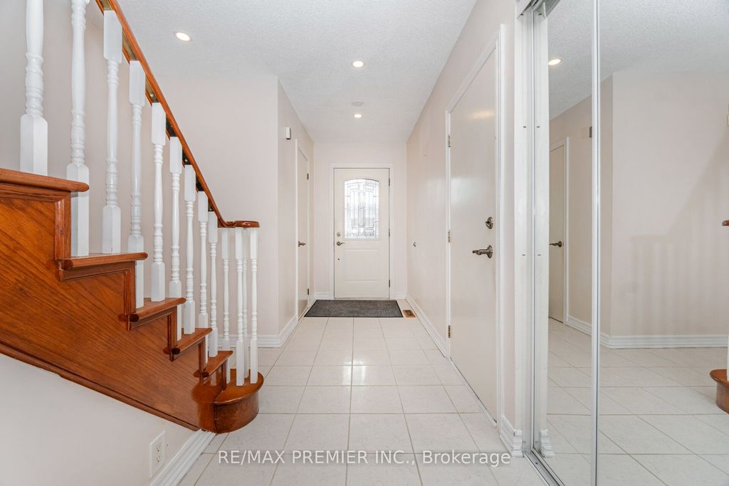 Photo of 5 Magdalena Court, Toronto, ON M9V 4S7 (MLS # W12717838)
