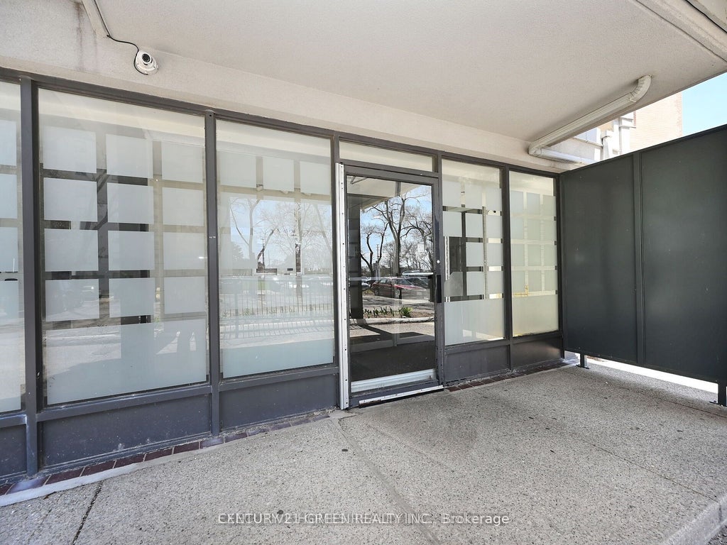 Photo of 3065 Queen Frederica Drive #902, Mississauga, ON L4Y 3A3 (MLS # W13538902)