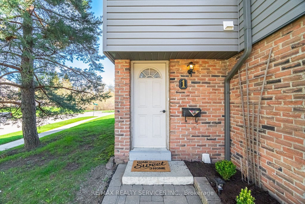 Photo of 1 Tara Park Court #1, Brampton, ON L6V 3E4 (MLS # W13509042)