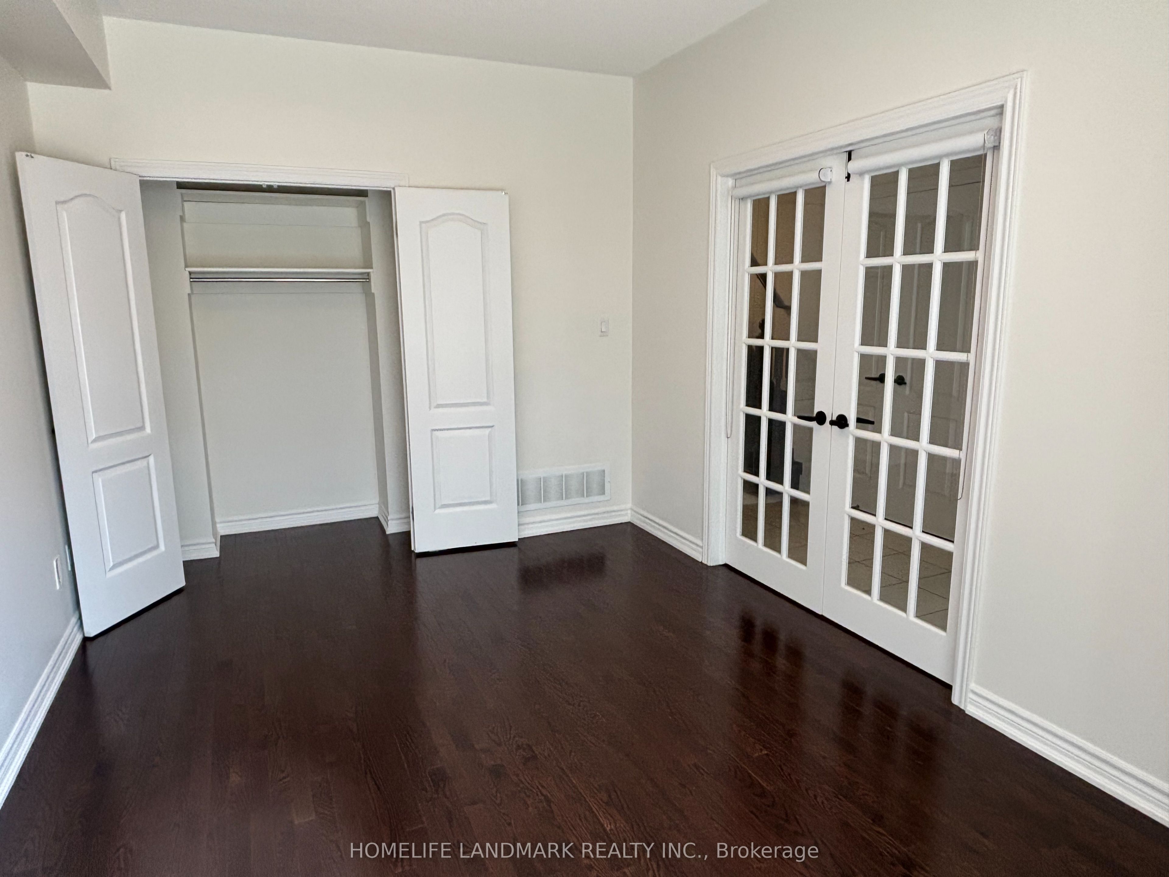 56 Donald Buttress Boulevard W