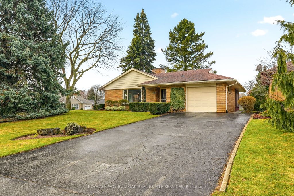 Photo of 890 Falcon Boulevard, Burlington, ON L7T 3B7 (MLS # W12954490)