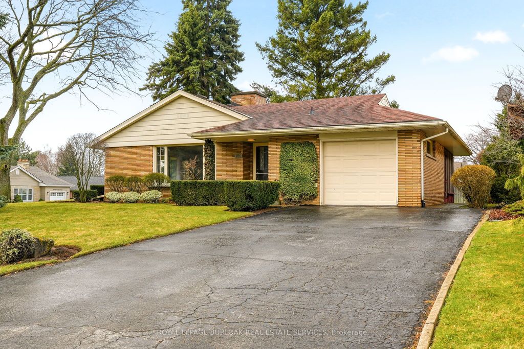 Photo of 890 Falcon Boulevard, Burlington, ON L7T 3B7 (MLS # W12954490)