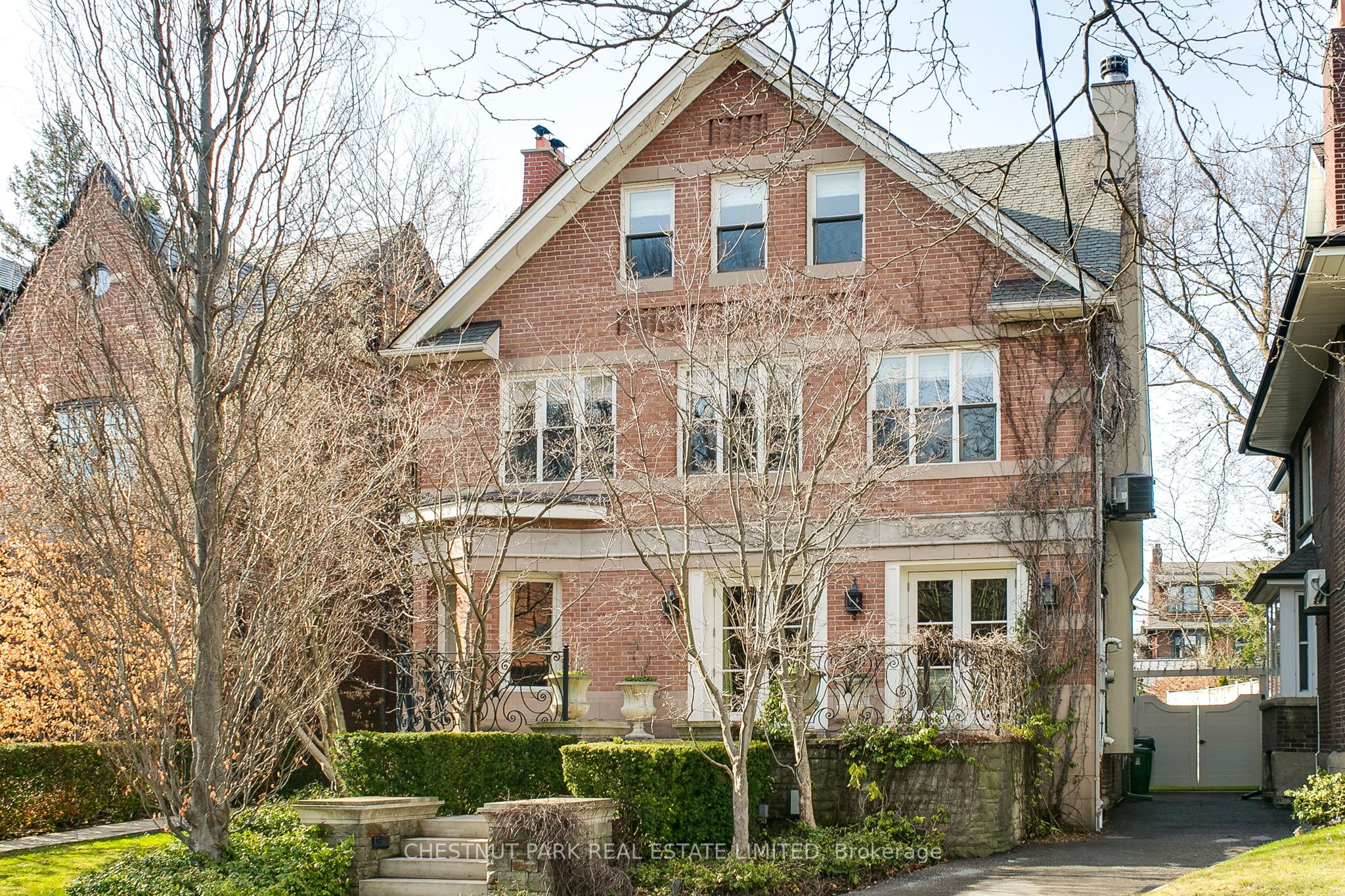 68 Rowanwood Avenue
