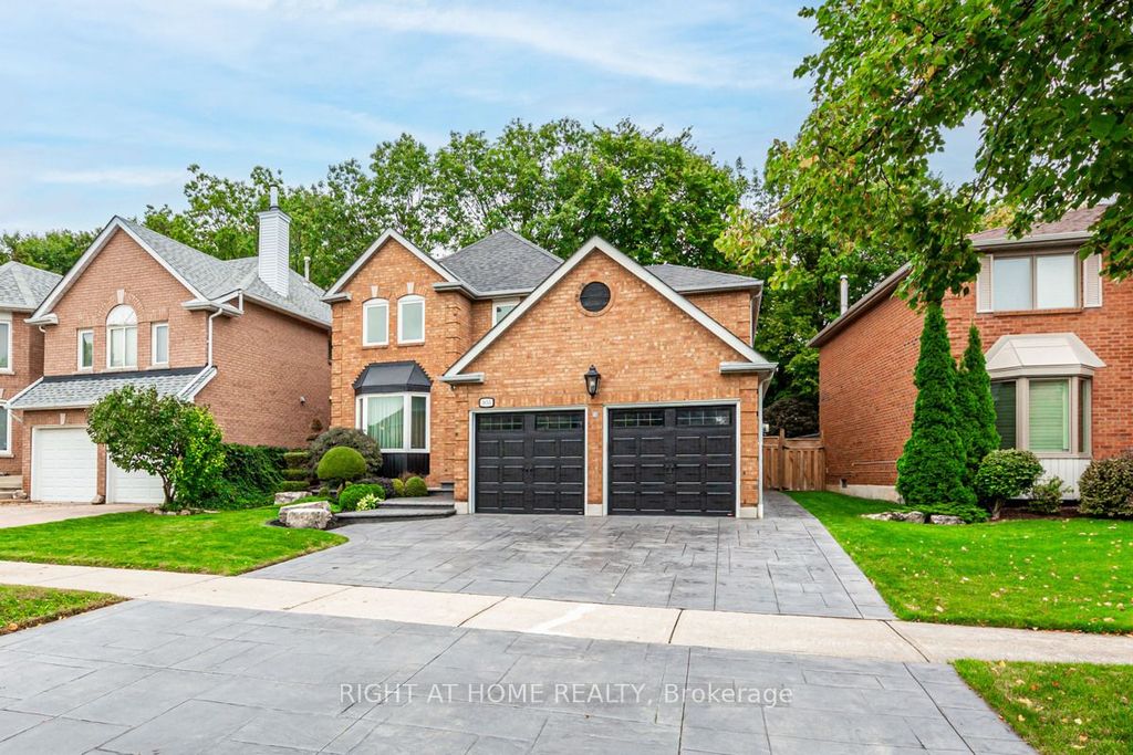 Photo of 3655 Loyalist Drive, Mississauga, ON L5L 4T6 (MLS # W13033586)