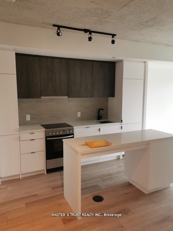 7 Smith Crescent 416