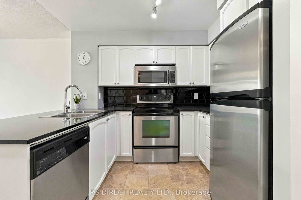 Photo of 231 Fort York Boulevard #412, Toronto, ON M5V 1B2 (MLS # C14096016)