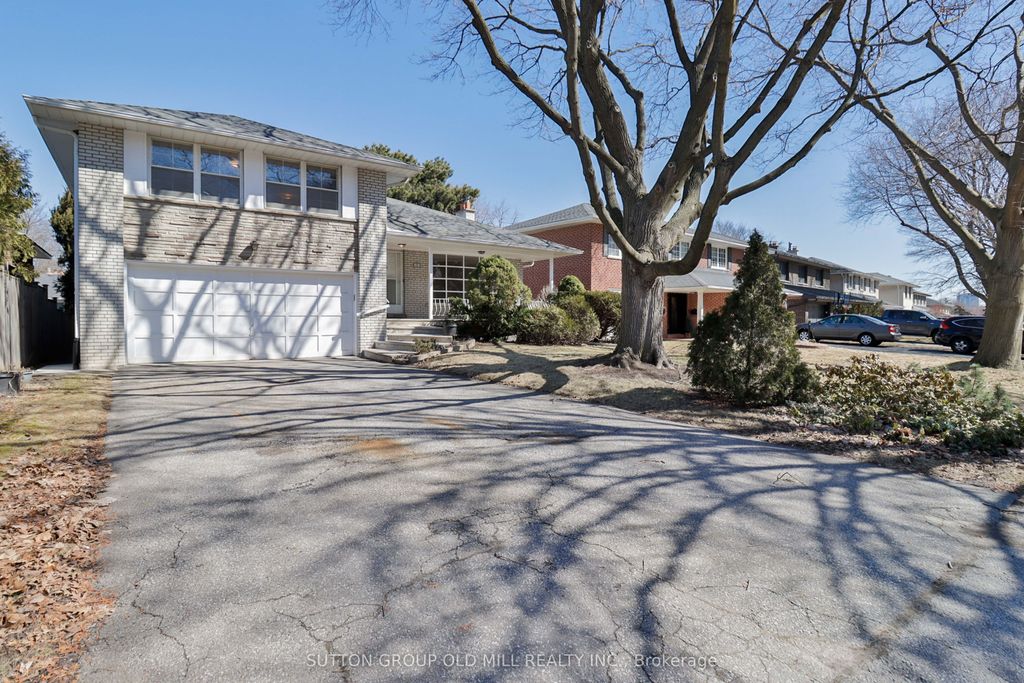 Photo of 32 Hunting Ridge, Toronto, ON M9R 1B5 (MLS # W13057996)