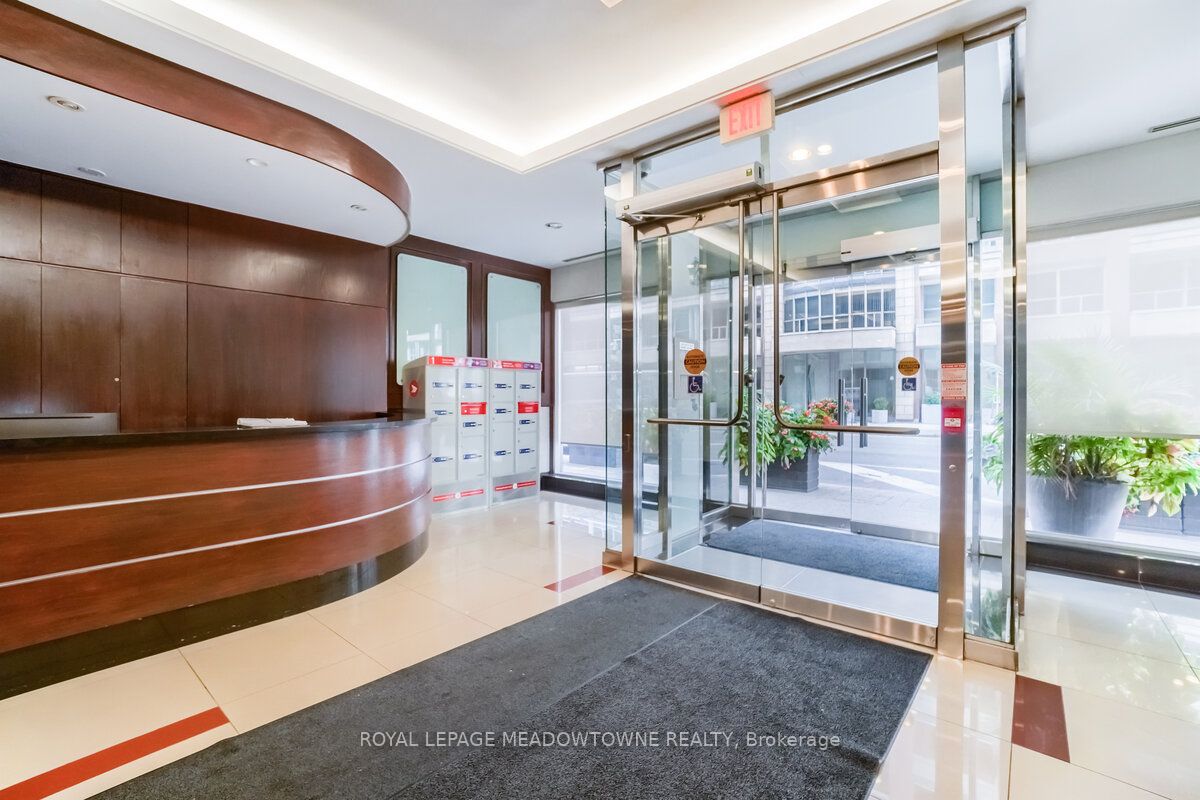 263 Wellington Street W 1101