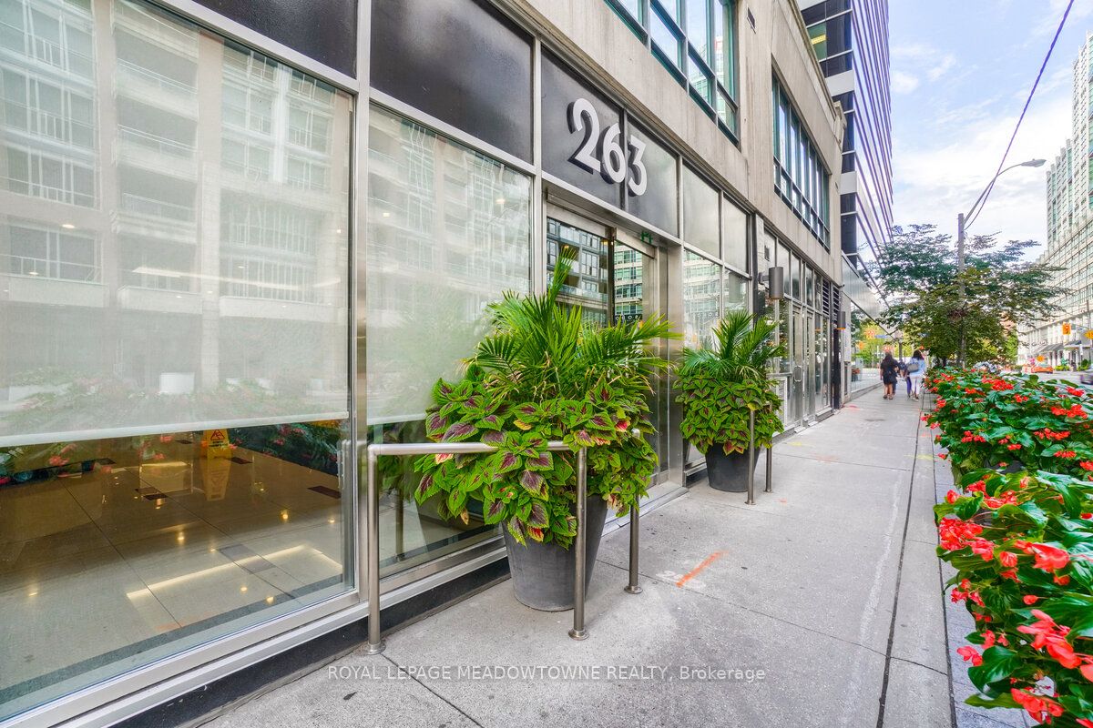 263 Wellington Street W 1101