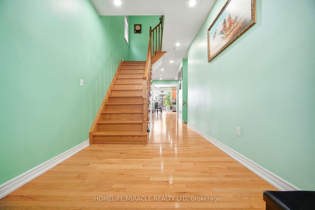 Photo of 26 GOLDSBORO Road, Brampton, ON L6P 3P1 (MLS # W13045464)