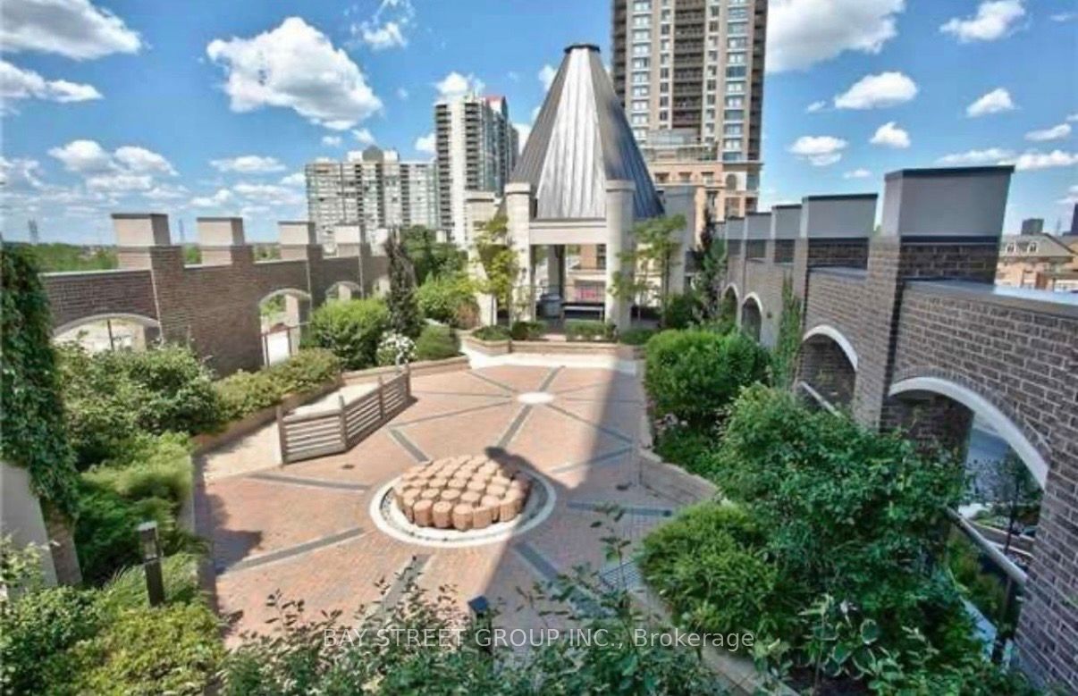 388 Prince Of Wales Drive 907