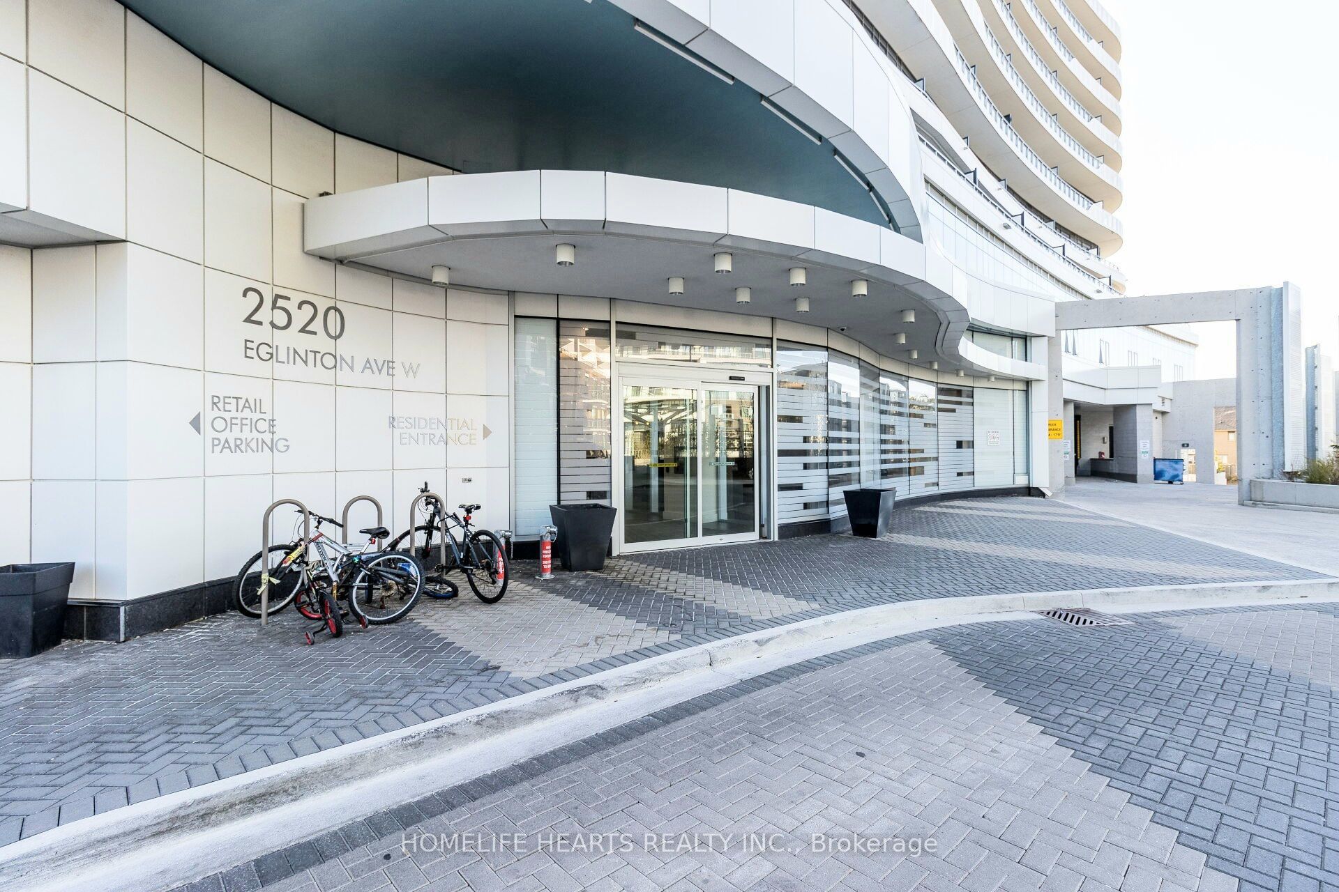 2520 Eglinton Avenue W 1412
