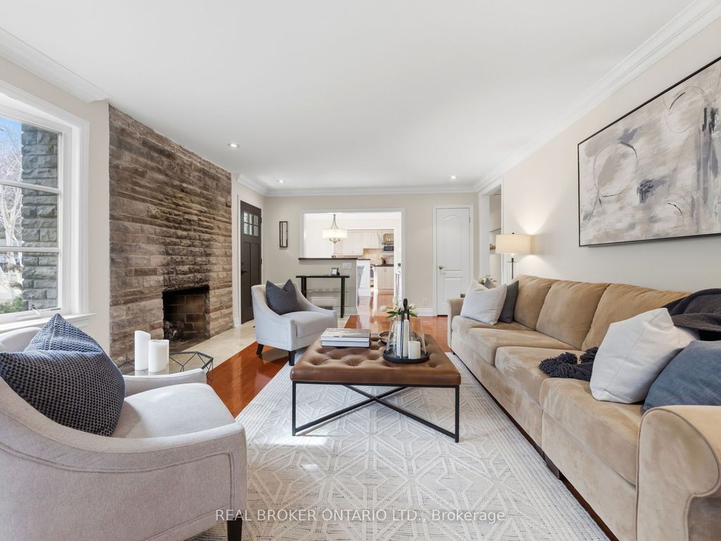 Photo of 929 Parkland Avenue, Mississauga, ON L5H 3G9 (MLS # W12921518)