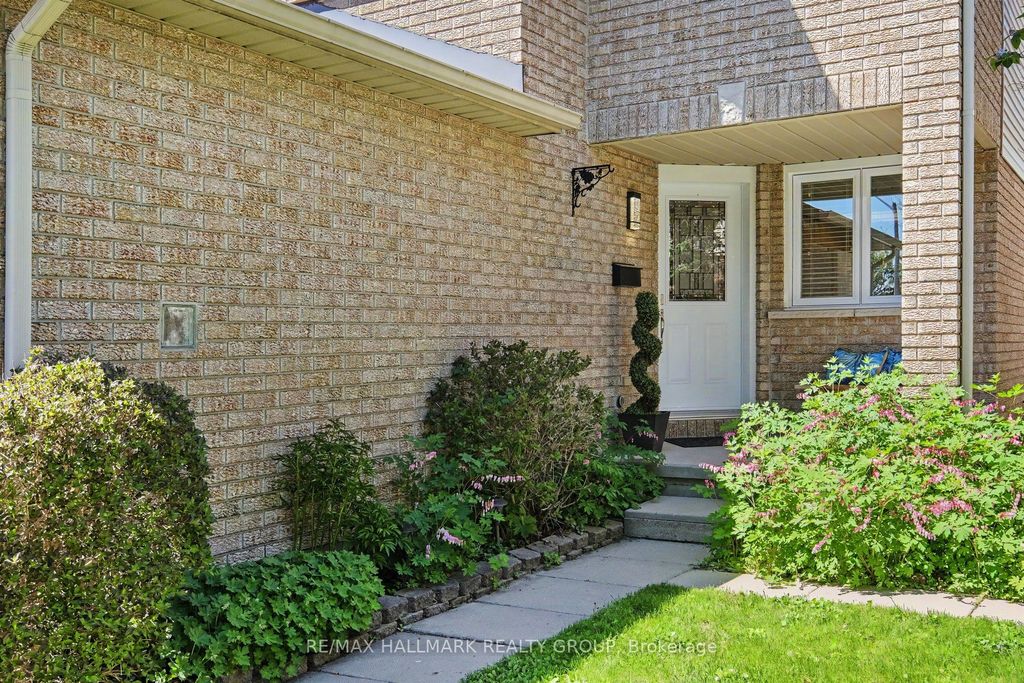 Photo of 176 Hunterswood Crescent, Hunt Club - South Keys and Area, ON K1G 5V8 (MLS # X13156788)