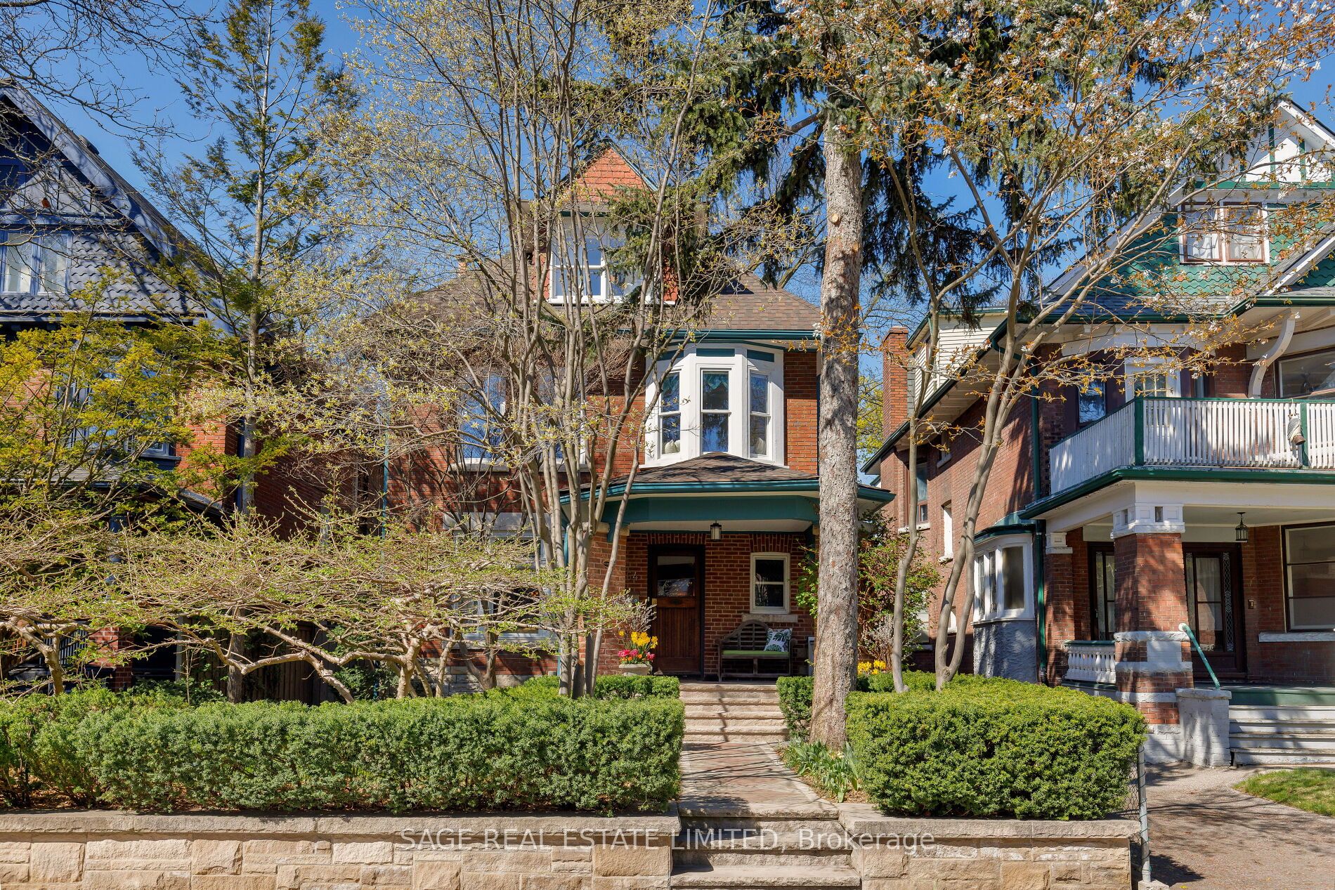 364 Palmerston Boulevard