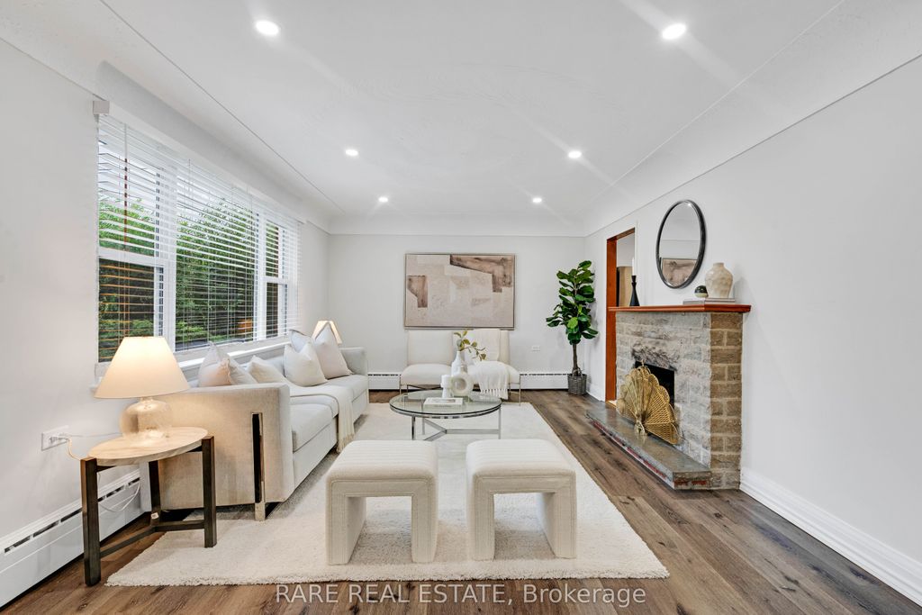 Photo of 2073 Leighland Road, Burlington, ON L7R 3S9 (MLS # W12697110)