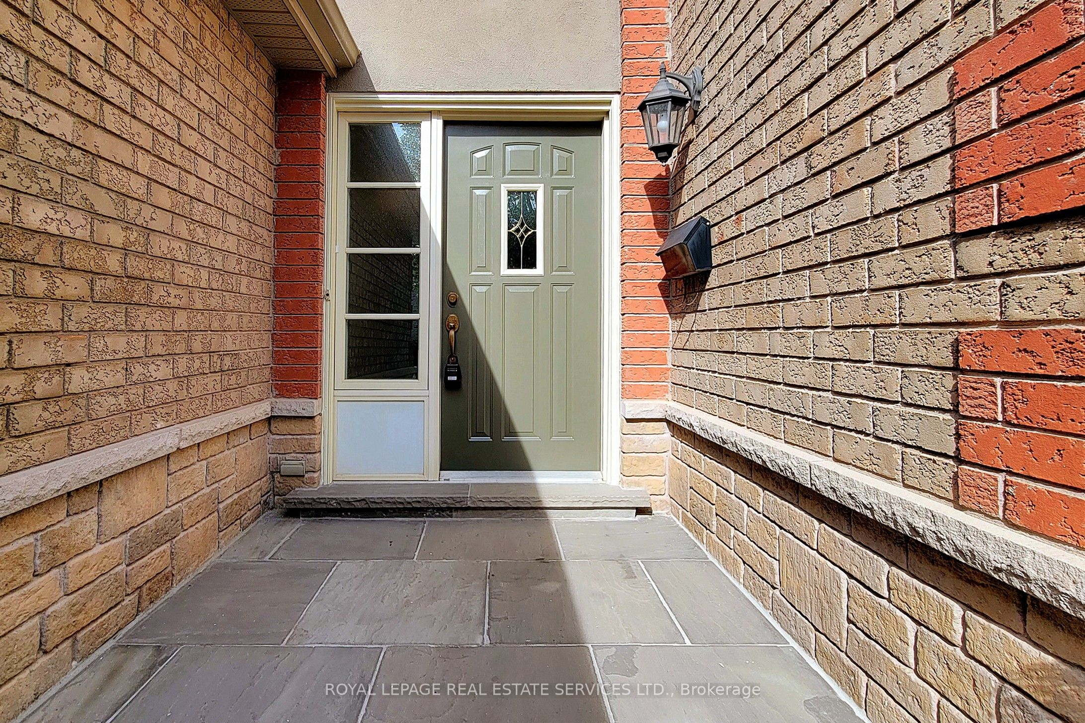 3074 Shannon Crescent