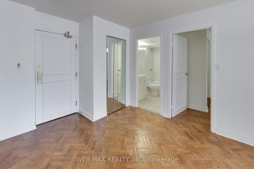 Photo of 25 Grenville Street #1808, Toronto, ON M4Y 2X5 (MLS # C13697228)