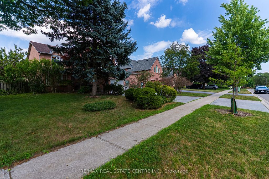 Photo of 4623 Hewicks Lane, Mississauga, ON L5M 3L8 (MLS # W13442334)