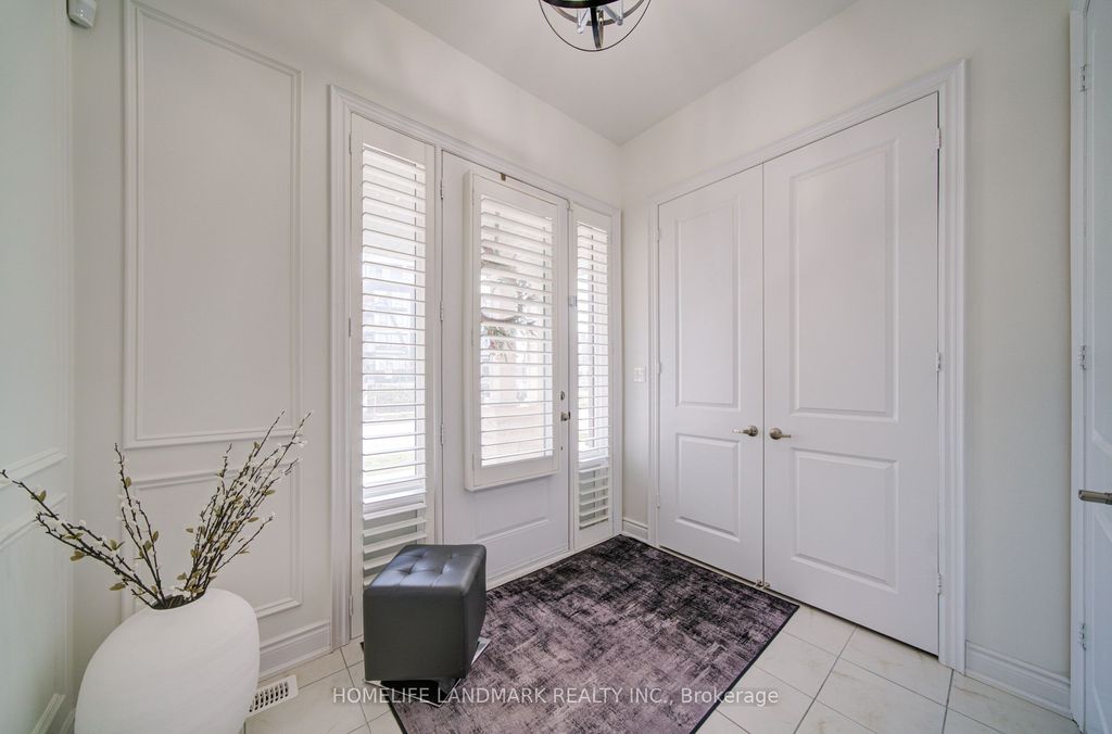 Photo of 1369 Yellow Rose Circle, Oakville, ON L6M 5L3 (MLS # W12977154)