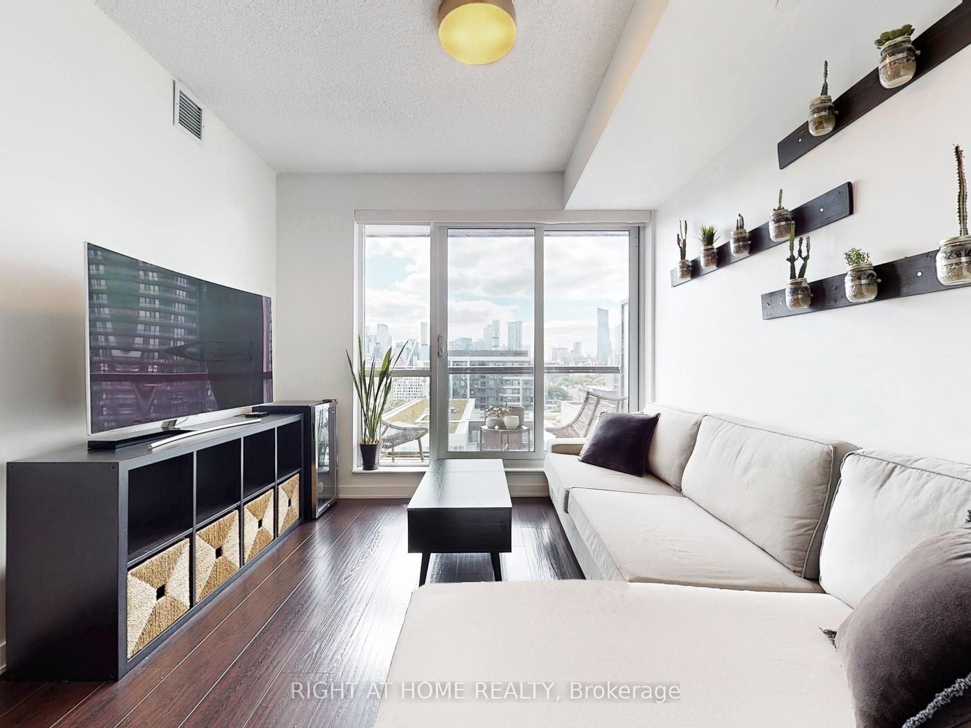 55 Regent Park Boulevard 1407