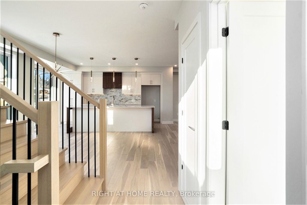 Photo of 583 Codd's Road N, Manor Park - Cardinal Glen and Area, ON K1K 2G6 (MLS # X12804446)