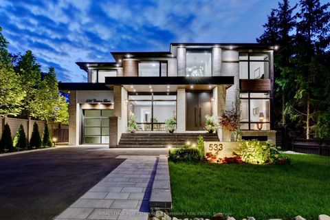 533 Carson Lane Oakville ON L6J 6M3