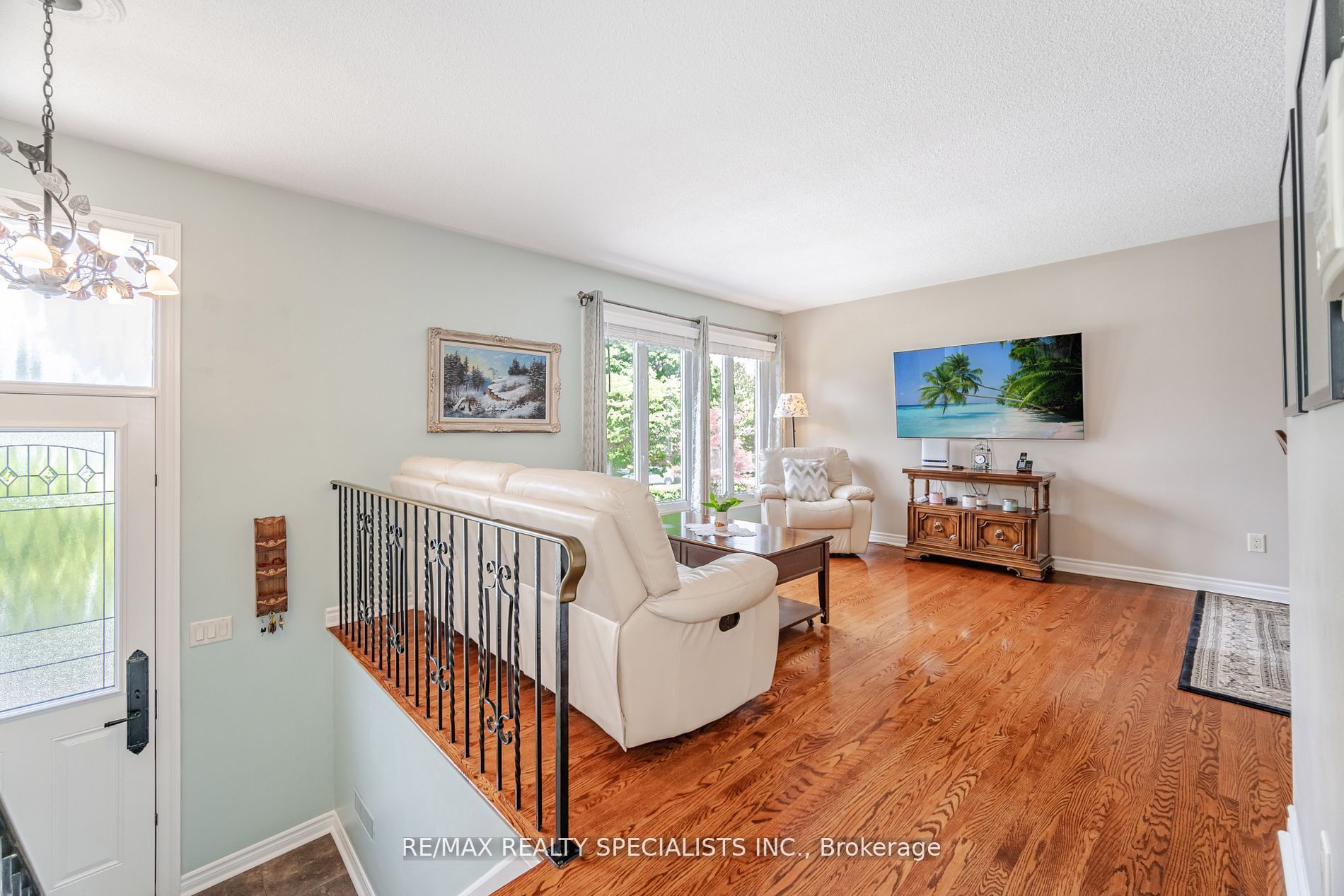 648 Dodsworth Crescent