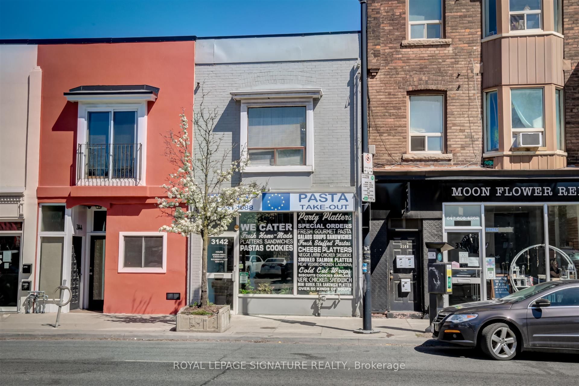 3142 Dundas Street W