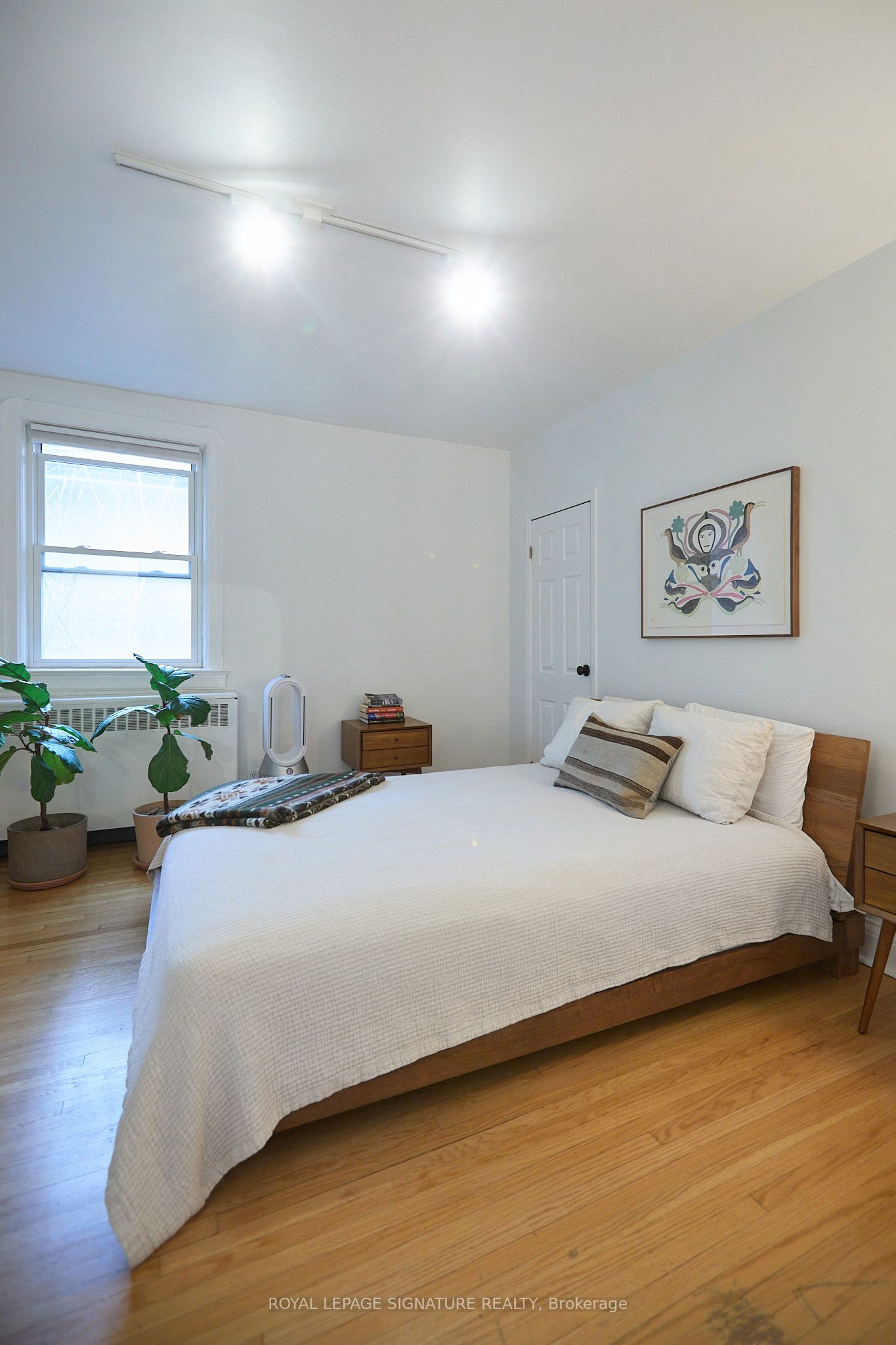 Toronto, ON M6G 2Y3, Canada, 3 Bedrooms Bedrooms, ,1 BathroomBathrooms,Residential,Active,102818