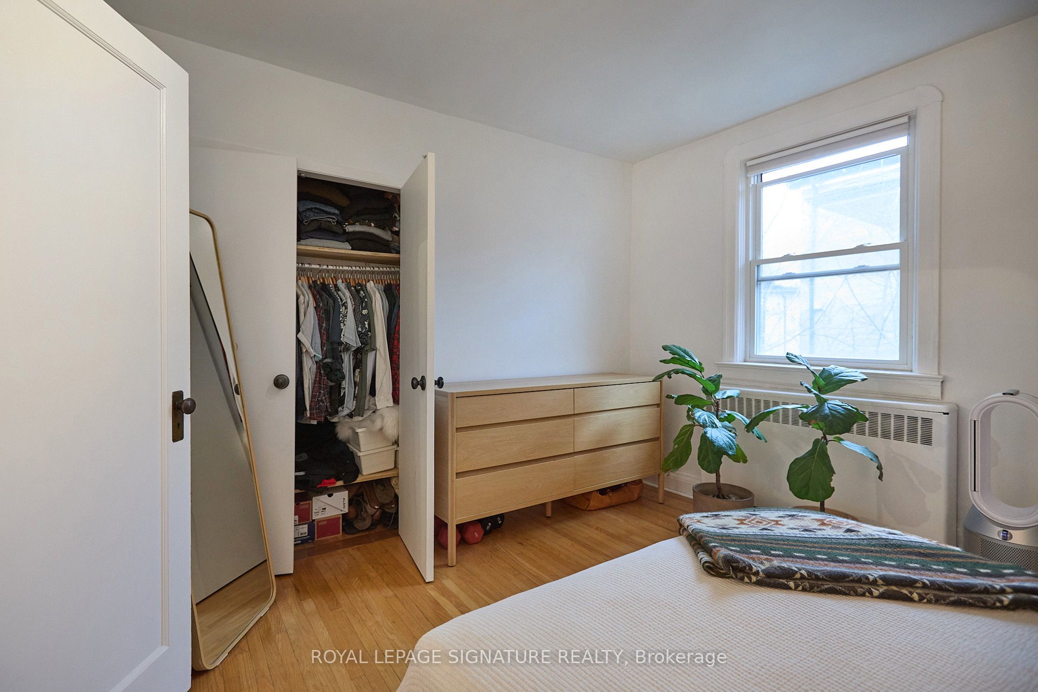 Toronto, ON M6G 2Y3, Canada, 3 Bedrooms Bedrooms, ,1 BathroomBathrooms,Residential,Active,102818