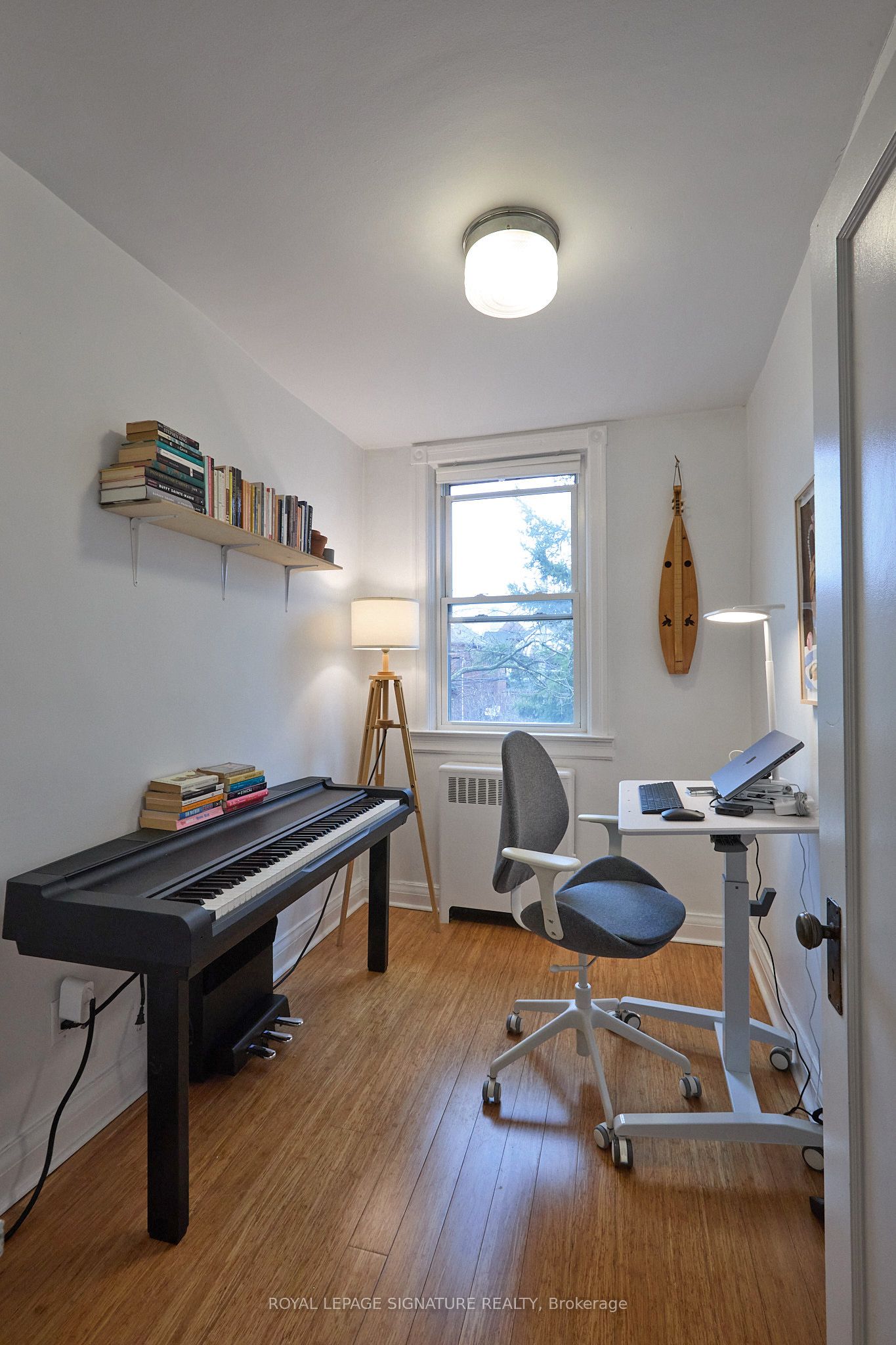 Toronto, ON M6G 2Y3, Canada, 3 Bedrooms Bedrooms, ,1 BathroomBathrooms,Residential,Active,102818