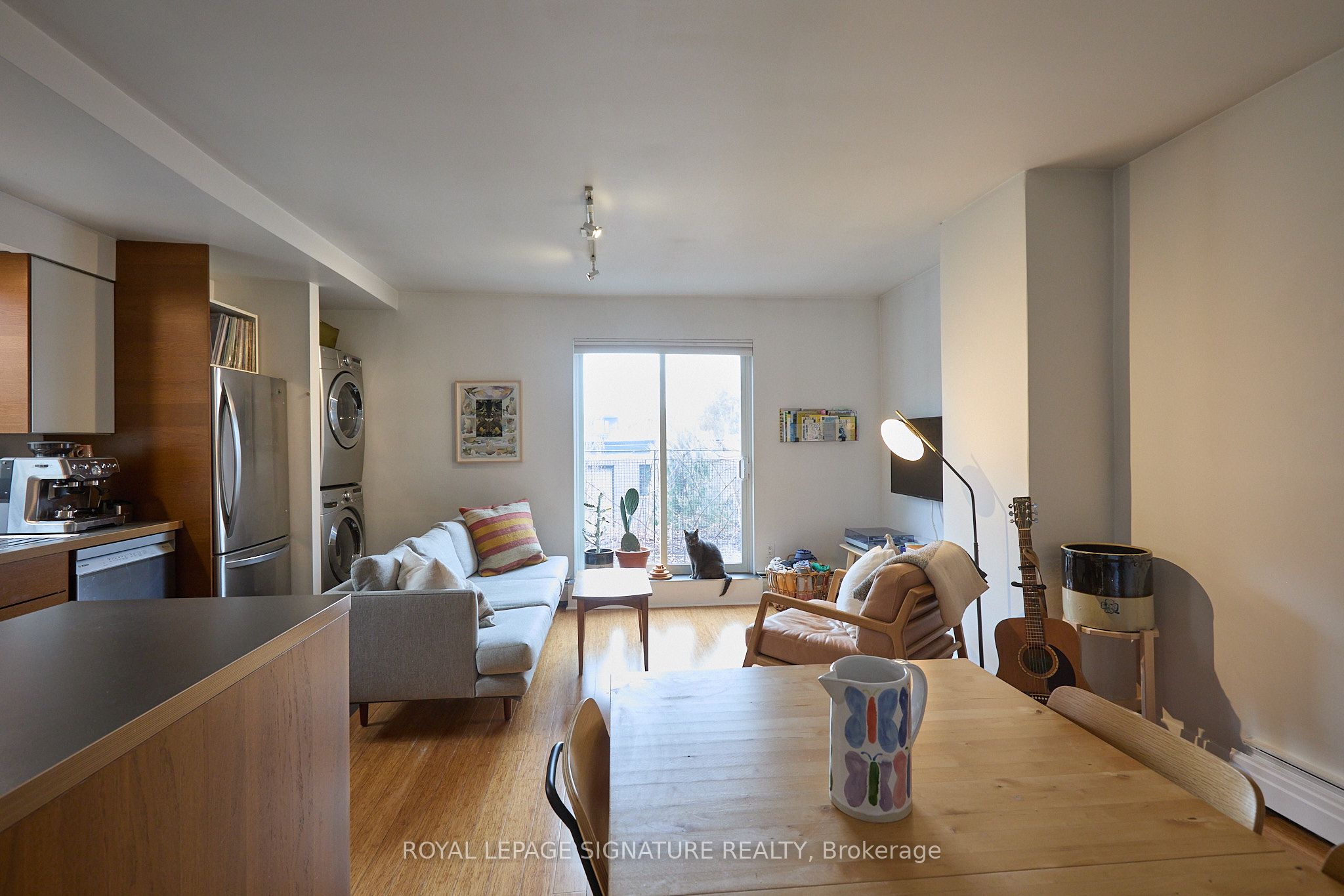 Toronto, ON M6G 2Y3, Canada, 3 Bedrooms Bedrooms, ,1 BathroomBathrooms,Residential,Active,102818