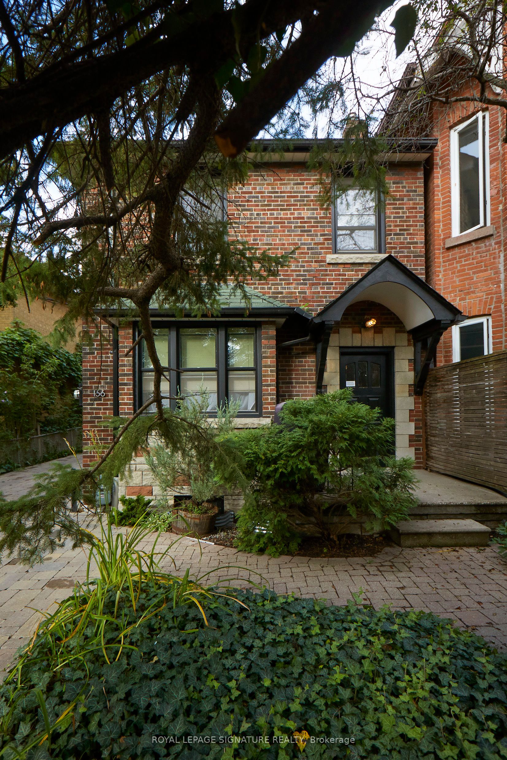 Toronto, ON M6G 2Y3, Canada, 3 Bedrooms Bedrooms, ,1 BathroomBathrooms,Residential,Active,102818