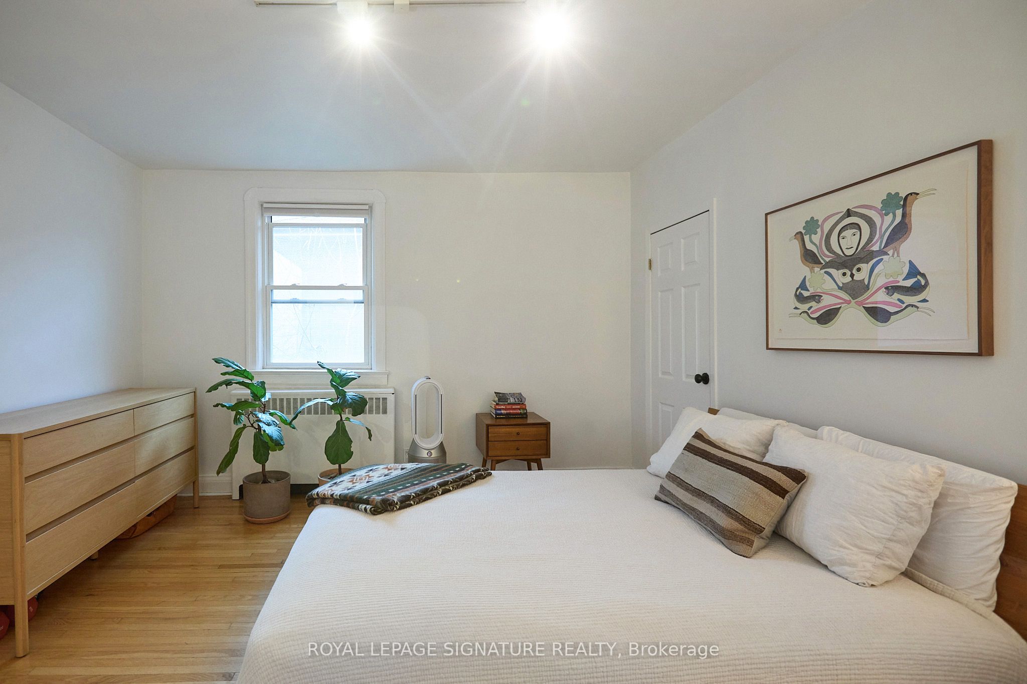 Toronto, ON M6G 2Y3, Canada, 3 Bedrooms Bedrooms, ,1 BathroomBathrooms,Residential,Active,102818