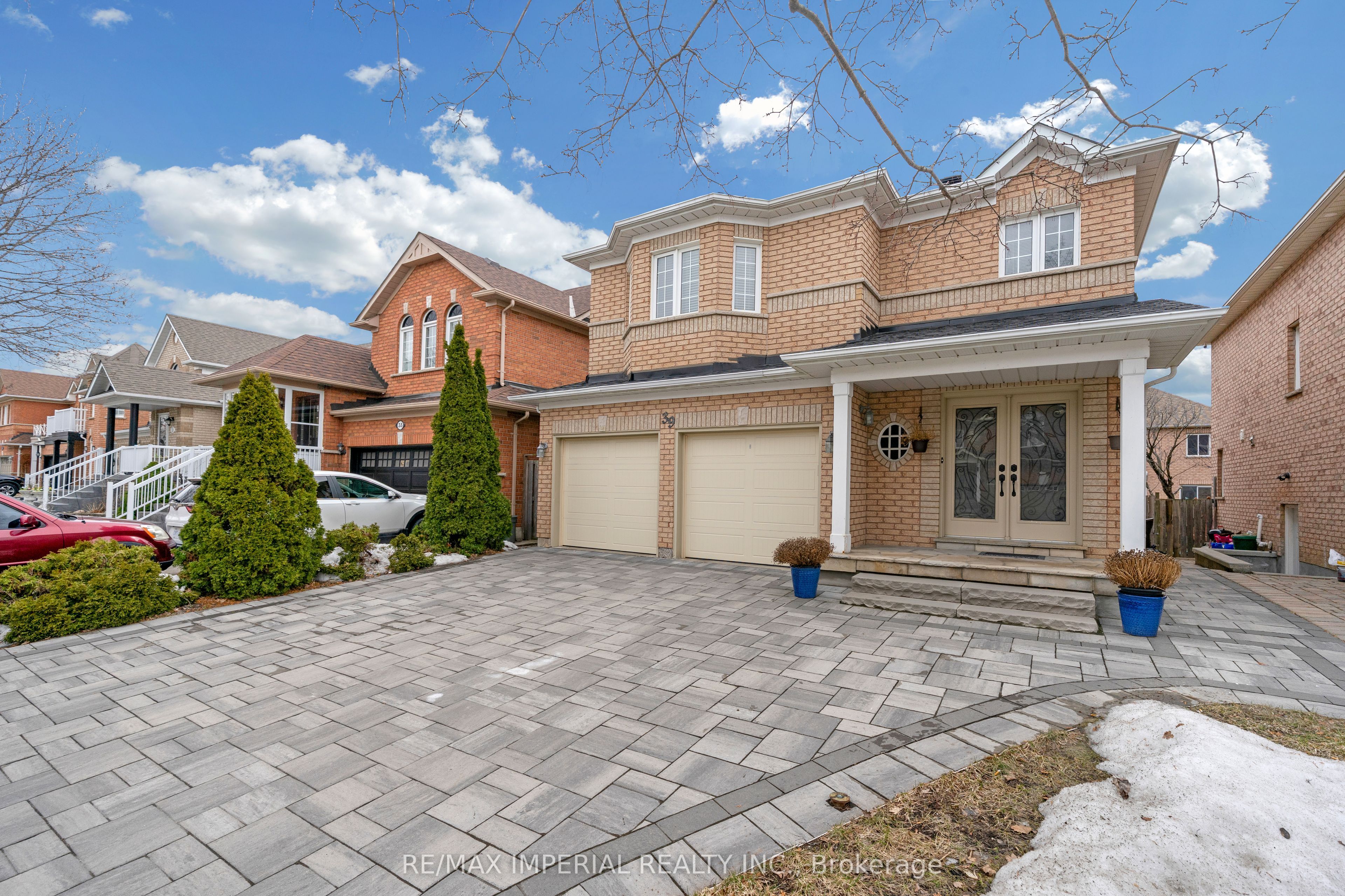 39 Monte Cristi Street S