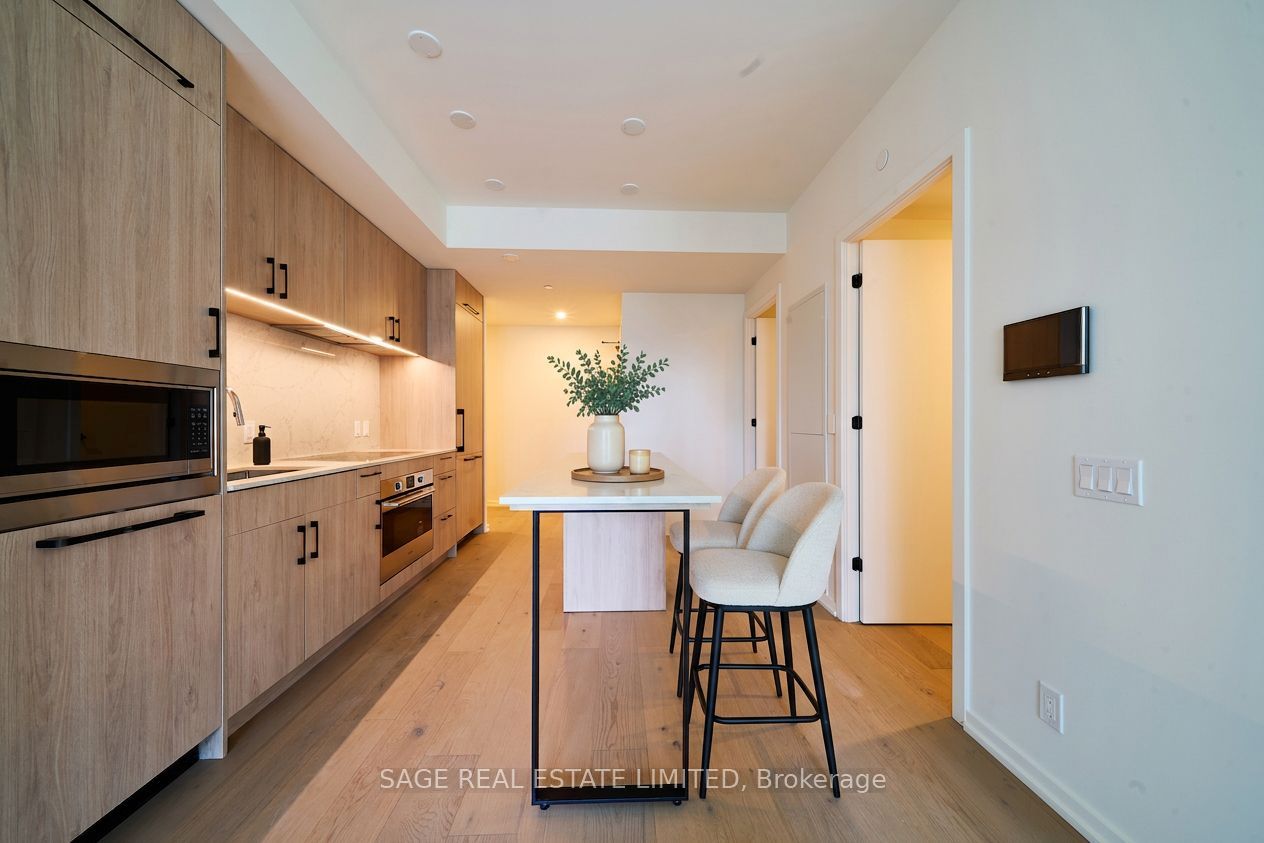 109 Erskine Avenue 1508